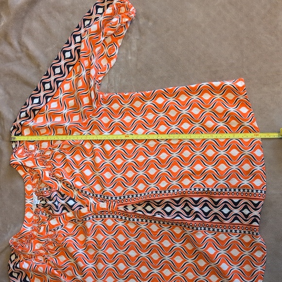 Crown & Ivy Large Orange and White Geometric Blouse - Picture 8 of 9